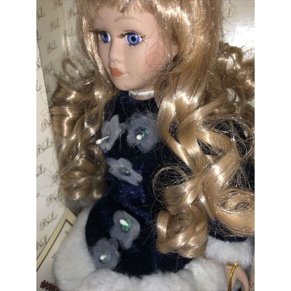 The Heirloom Collection Petite Porcelain Doll-Blonde, Limited Edition 0000055 - Picture 7 of 8